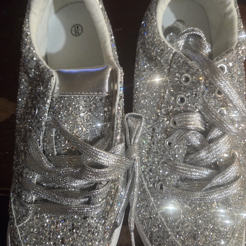 ✨ STEAL THE SPOTLIGHT: Dazzling Silver Glitter Sneakers ✨